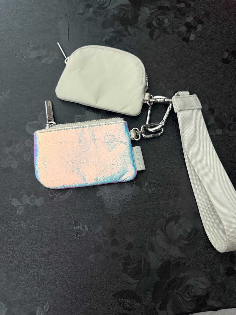 LULULEMON | DUAL WRISTLET WALLET IRIDESCENT & BONE - Picture 4 of 8